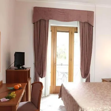 Отель Savoia Сорренто