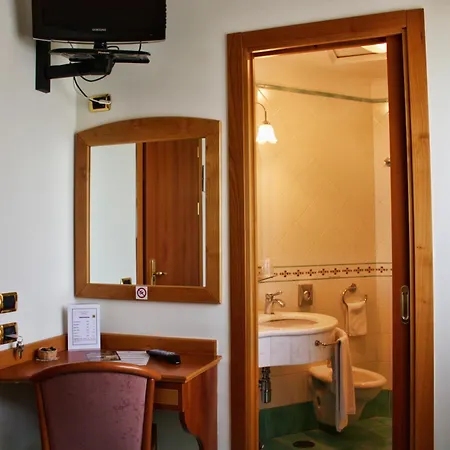 Отель Savoia Сорренто